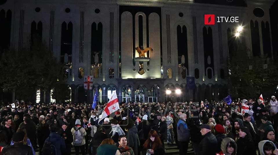 პარლამენტთან საპროტესტო აქცია „დაიბრუნე ხმა“ მიმდინარეობს