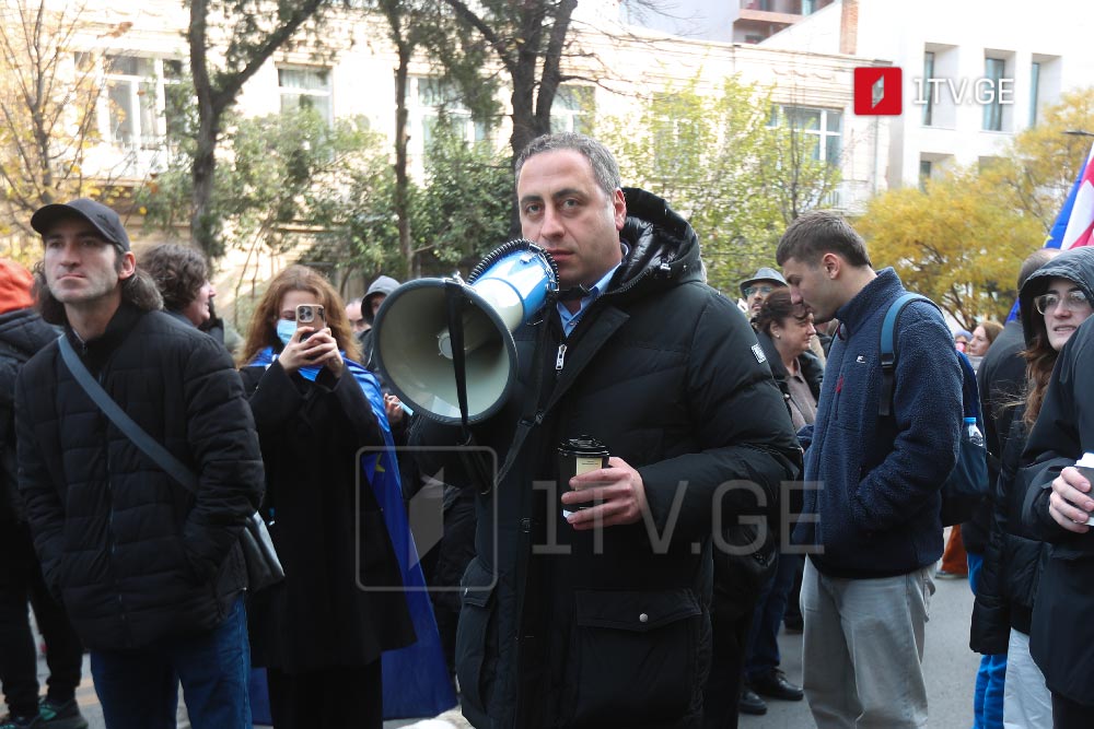 გიორგი ვაშაძემ სამართალდამცველებს მიმართა - გზა რატომ გაქვთ დაკეტილი, თუ რამეს აპროტესტებთ, გააპროტესტეთ ტროტუარზე