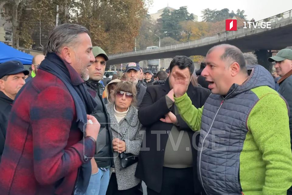 გმირთა მოედანთან მოქალაქეებსა და აქციის მონაწილეებს შორის სიტყვიერი დაპირისპირება მოხდა [ვიდეო]