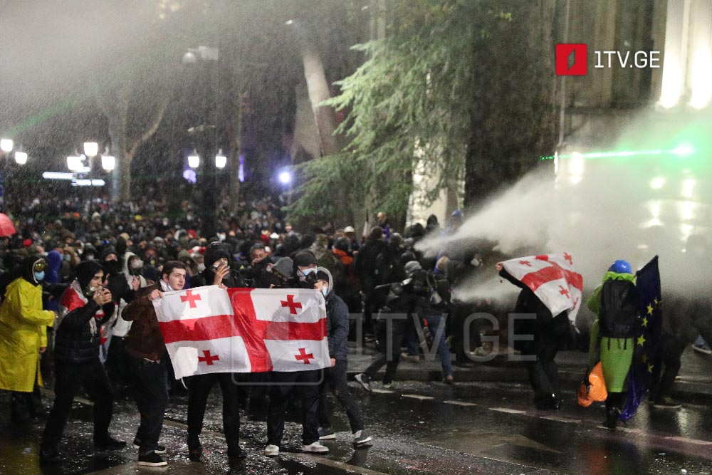 ვითარება საპროტესტო აქციაზე [ფოტო, ვიდეო]