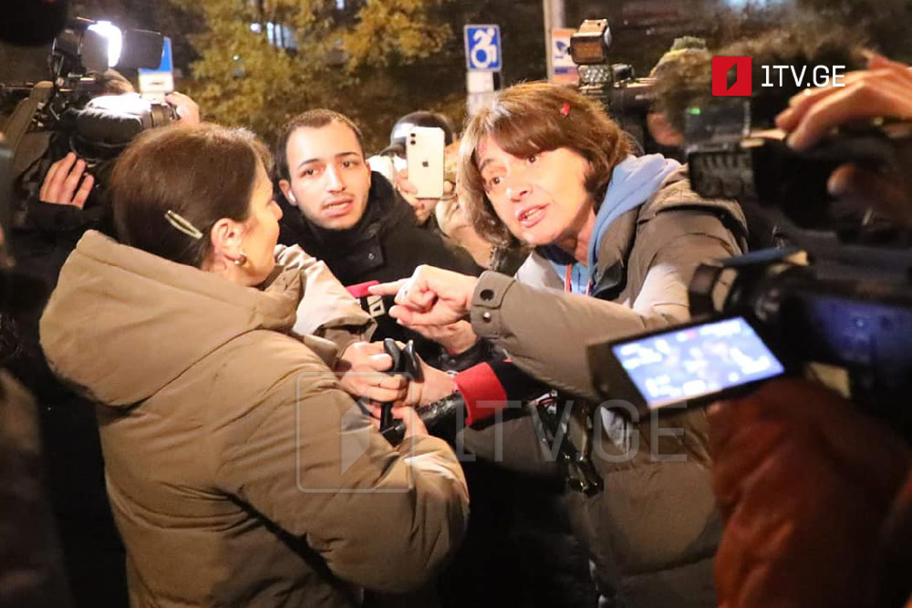 „ფორმულას“ ჟურნალისტი ირაკლი ტაბლიაშვილი და ნინია კაკაბაძე პირველი არხის ჟურნალისტს, სალომე ქოქიაშვილს დაუპირისპირდნენ [ვიდეო]