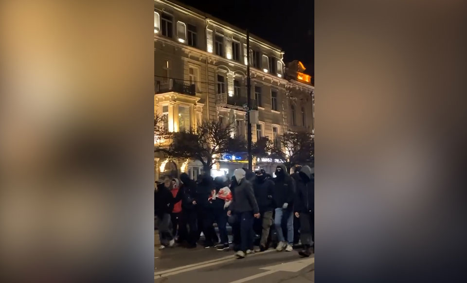 „ტაბულას“ ინფორმაციით, რუსთაველის გამზირზე მომიტინგეების დასაცავად შექმნილი ჯგუფი გამოჩნდა [ვიდეო]