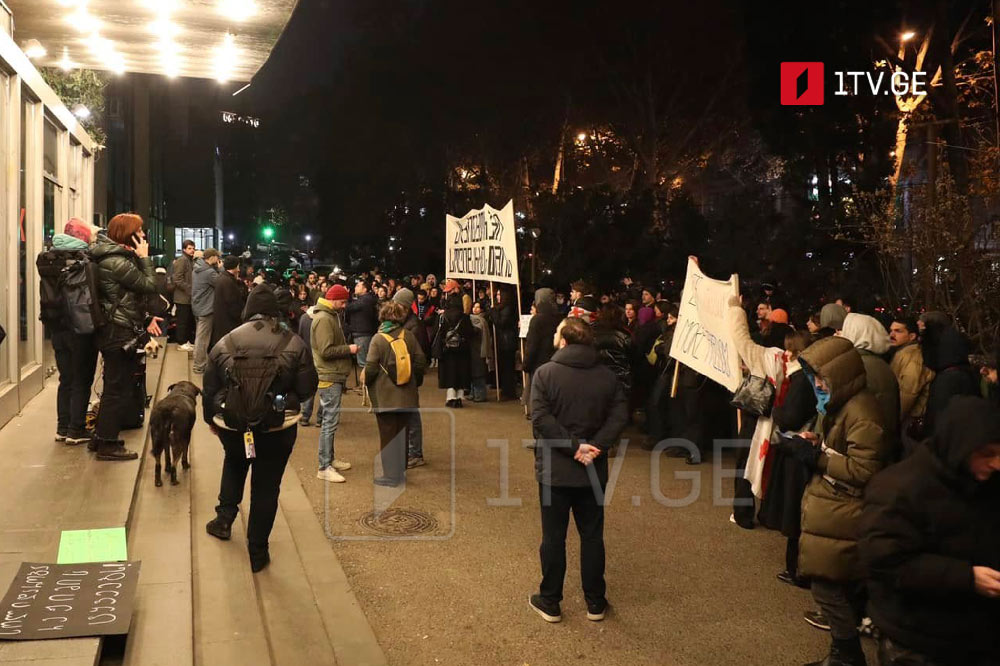 საქართველოს პირველ არხთან სახელოვნებო სფეროს წარმომადგენლები აქციას მართავენ