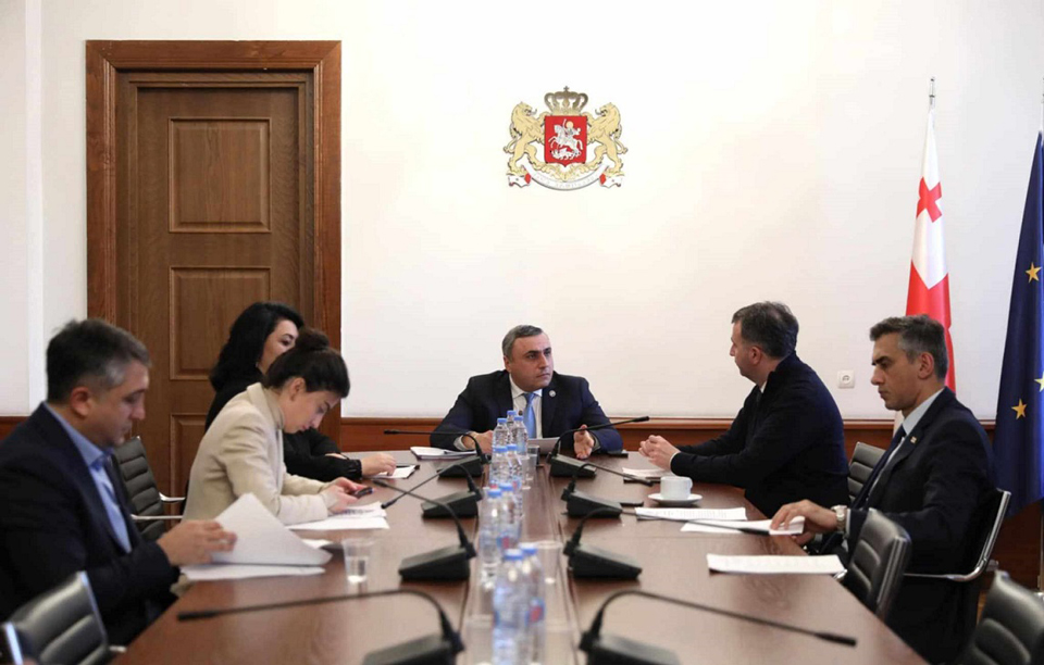 საპროცედურო საკითხთა და წესების კომიტეტმა პარლამენტის რვა ახალი წევრის უფლებამოსილების ცნობის საკითხი განიხილა