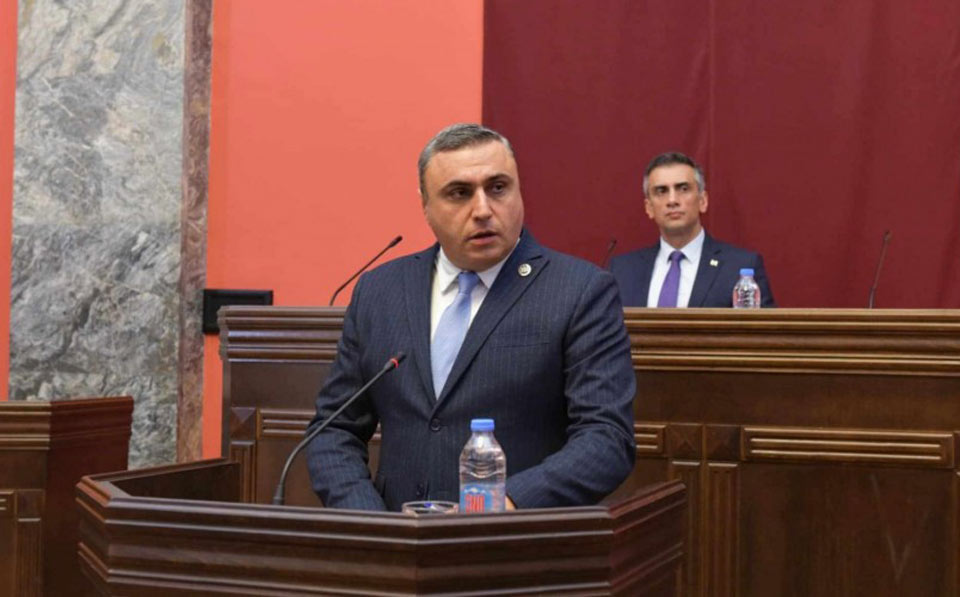 იურიდიულ საკითხთა კომიტეტმა „საჯარო სამსახურის შესახებ“ კანონში ცვლილებას მხარი დაუჭირა