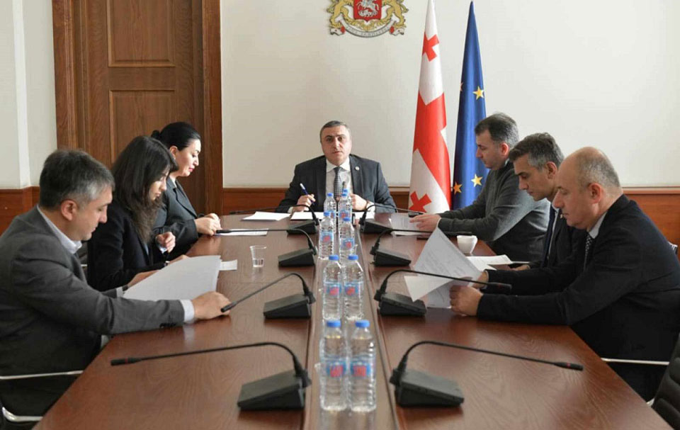 საპროცედურო საკითხთა და წესების კომიტეტმა საპარლამენტო პოლიტიკური ჯგუფის, „ხალხის ძალის“ რეგისტრაციის საკითხს მხარი დაუჭირა