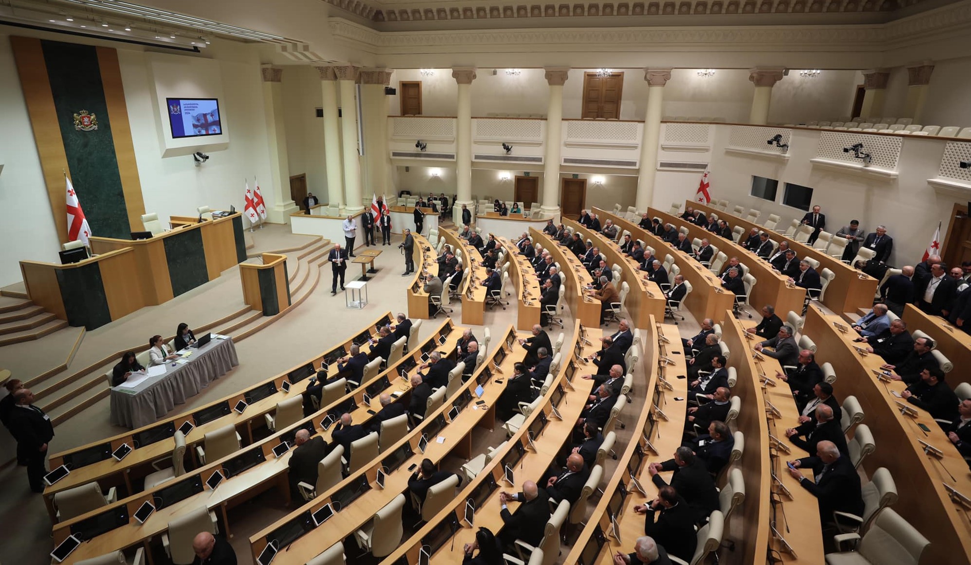 საქართველოს პრეზიდენტის არჩევნებზე ხმის მიცემა დასრულდა