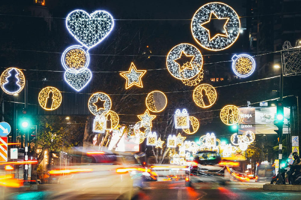 დედაქალაქში მთავარი ნაძვის ხე და საახალწლო ილუმინიაციები აინთო