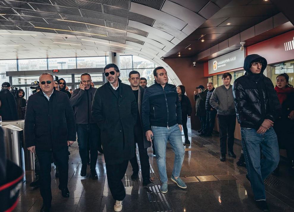 კახა კალაძემ მეტროსადგურ „ავლაბრის“ განახლებული ზედა ვესტიბიული დაათვალიერა