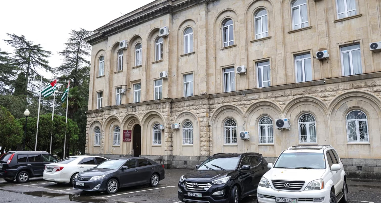 ოკუპირებულ აფხაზეთში, ე.წ. პარლამენტში სროლის შედეგად ერთ-ერთი ე.წ. დეპუტატი დაიღუპა