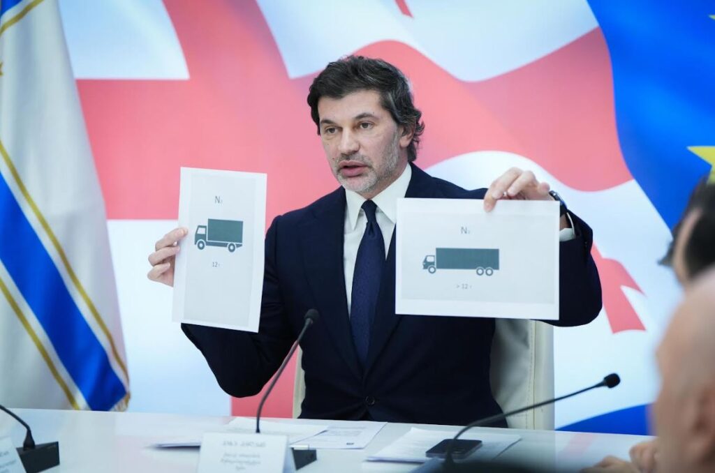 2025 წლის პირველი იანვრიდან თბილისში პიკის საათებში მოძრაობის შეზღუდვა დისტრიბუციის მანქანებსაც შეეხება