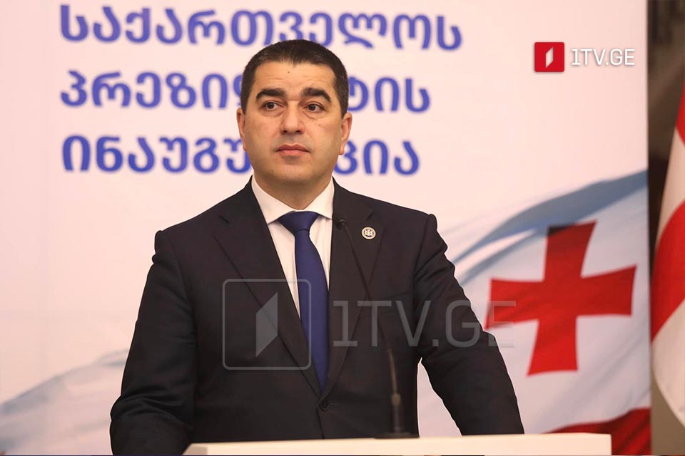 შალვა პაპუაშვილი - მიხეილ ყაველაშვილს მოუწევს, პრეზიდენტის ინსტიტუტს დაუბრუნოს ის პრესტიჟი და მნიშვნელობა, რომელიც ჩადებულია ჩვენს კონსტიტუციაში, ვუსურვებ ამ რთული მისიის წარმატებით განხორციელებას