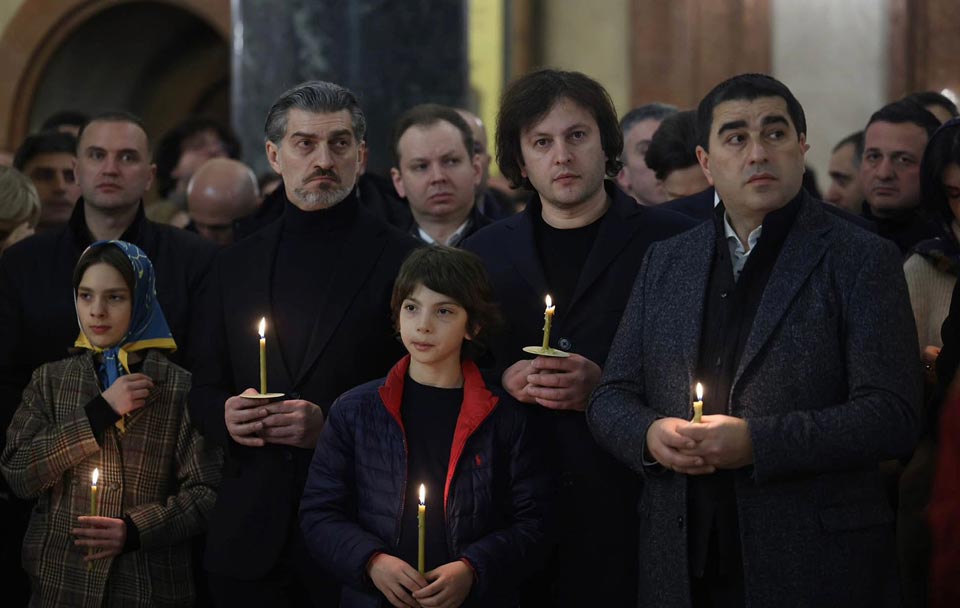 შალვა პაპუაშვილი საშობაო ლიტურგიას დაესწრო