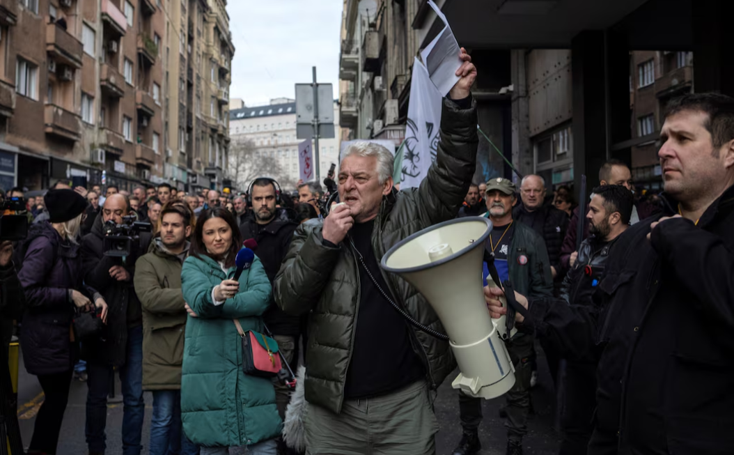 სერბეთში მიმდინარე ანტისამთავრობო აქციების გამო ბელგრადში სკოლები, წიგნის მაღაზიები, თეატრები და ბარები ერთი დღით დაიხურა