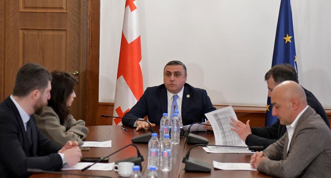 საპროცედურო საკითხთა და წესების კომიტეტმა ირაკლი ბერაიასთვის პარლამენტის წევრის უფლებამოსილების ვადამდე შეწყვეტის საკითხზე იმსჯელა