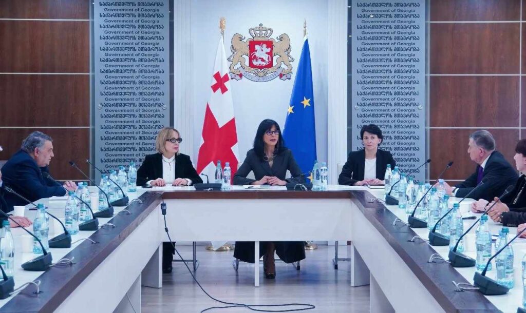 თეა ახვლედიანი „გურჯისტანისა“ და „ვრასტანის“ რედაქციების წარმომადგენლებს შეხვდა