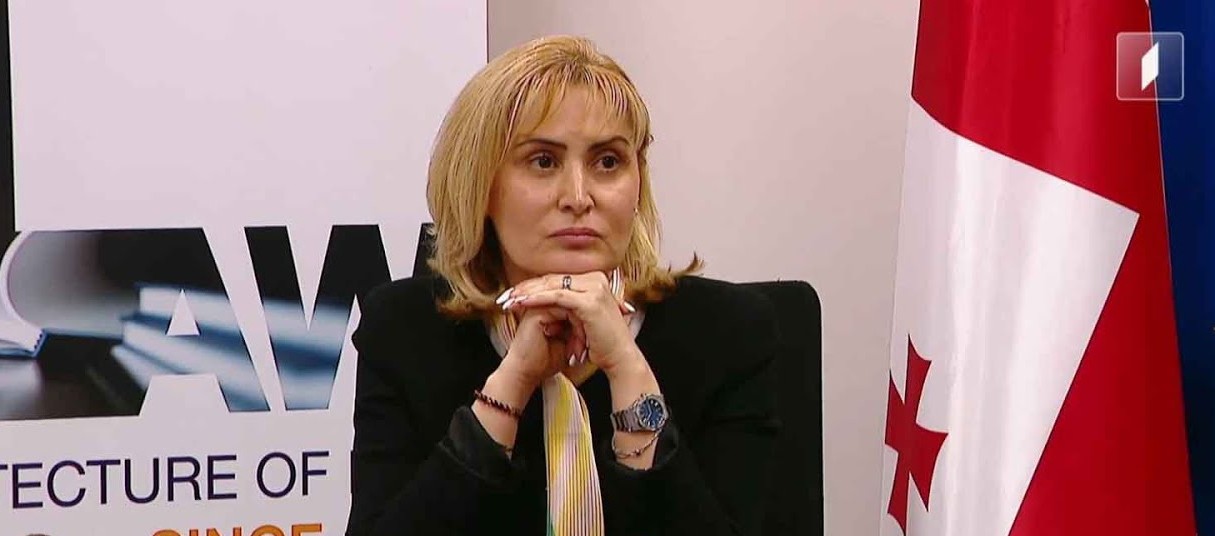 ადვოკატი - მზია ამაღლობელი რაიმე დახმარებას და სადმე გადაყვანას არ ითხოვს, ამბობს, რომ ჯერ უძლებს
