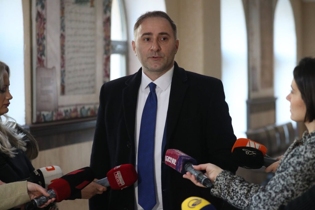 ადვოკატი აცხადებს, რომ ომარ ოკრიბელაშვილისა და საბა მეფარიშვილის შეწყალების თხოვნით მიხეილ ყაველაშვილს მიმართეს
