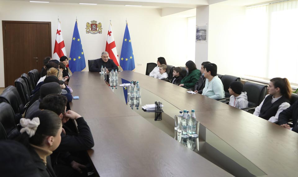 მიხეილ სარჯველაძე ონკოლოგიური დიაგნოზის მქონე ბავშვების საზღვარგარეთ მკურნალობის პროგრამის ბენეფიციარებსა და მათ მშობლებს შეხვდა