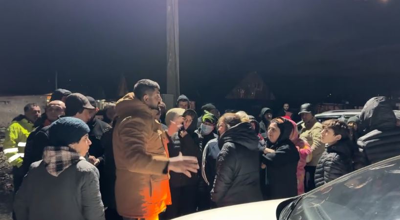 ბათუმში, ადგილზე, სადაც ორი არასრულწლოვანი დაიღუპა, ხმაური და დაპირისპირება იყო