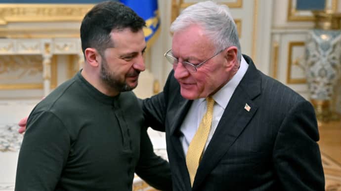 კიევში ვოლოდიმირ ზელენსკისა და კიტ კელოგის ერთობლივი პრესკონფერენცია ამერიკული მხარის თხოვნით არ შედგა
