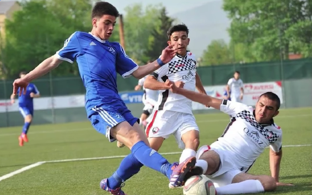 ვახო ჩარკვიანი იყო ერთ-ერთი ყველაზე ნიჭიერი ფეხბურთელი საქართველოში – ხვიჩა კვარაცხელიამ „ვახოს თასის“ მონაწილეებს მიმართა [ვიდეო] #1TVSPORT