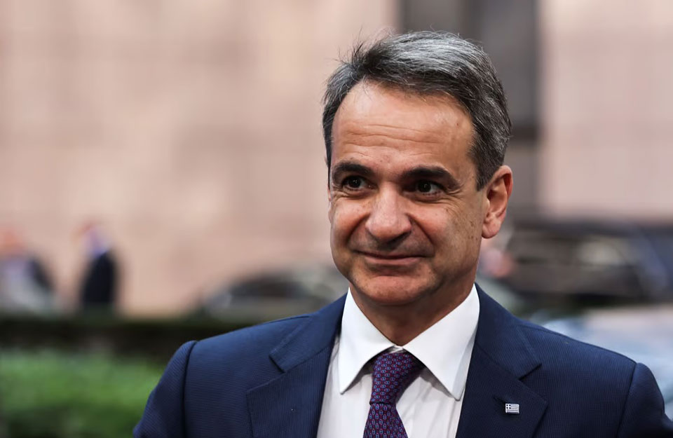 საბერძნეთის პრემიერი ფრიდრიხ მერცს არჩევნებში გამარჯვებას ულოცავს