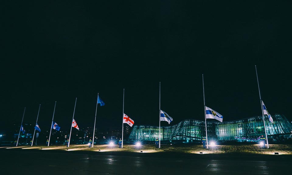 საბჭოთა ოკუპაციის 104 წლისთავთან დაკავშირებით შსს-ს ადმინისტრაციულ შენობებზე სახელმწიფო დროშები დაშვებულია