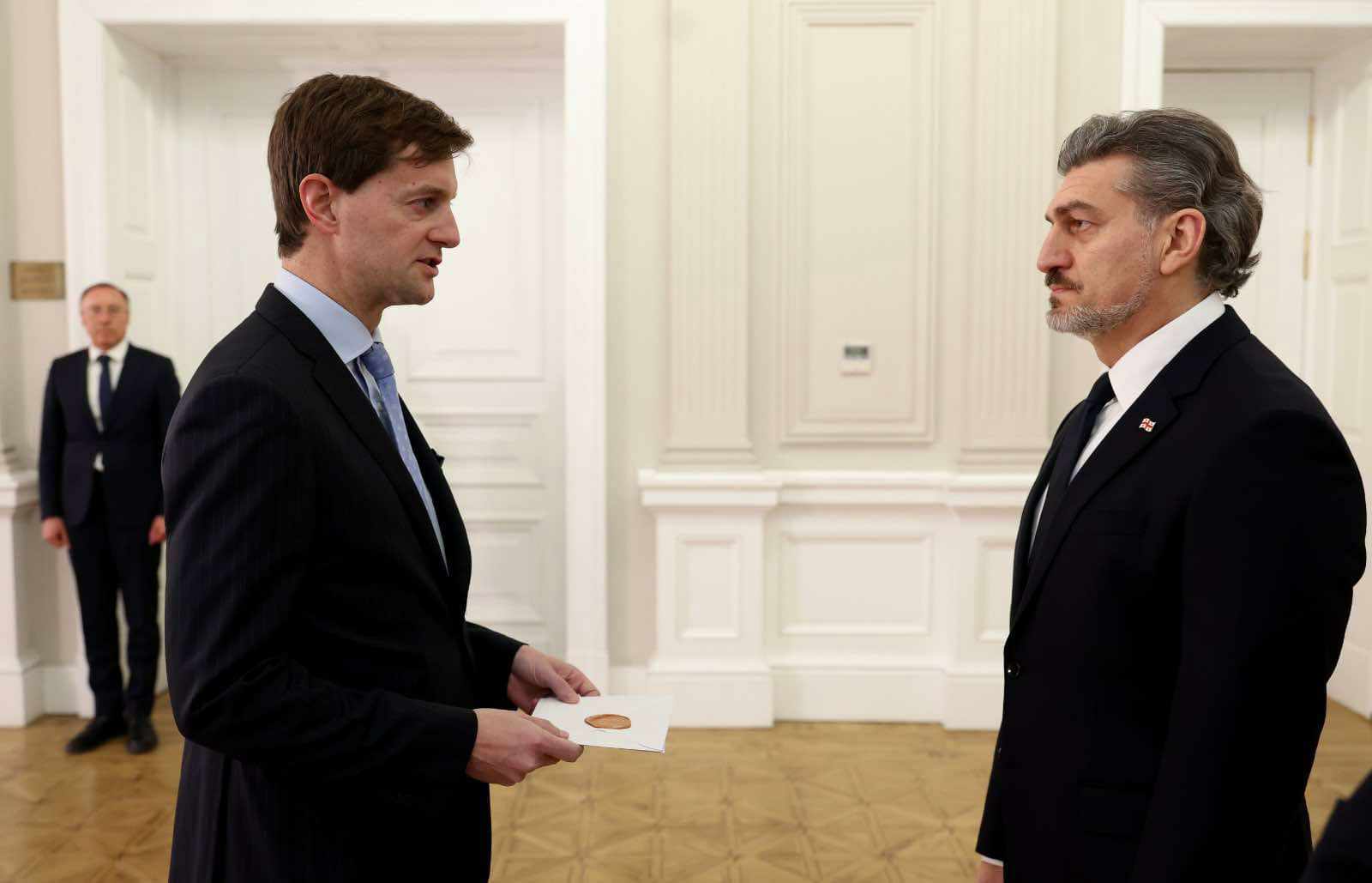 მიხეილ ყაველაშვილს 13 ქვეყნის ელჩებმა რწმუნებათა სიგელები გადასცეს
