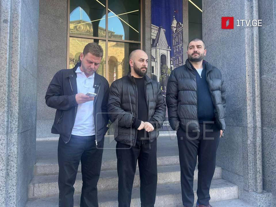 „ძლიერი საქართველოს“ ახალგაზრდული ორგანიზაციის ლიდერი ბექა ბერიძიშვილი - უკანონო რეჟიმის მსახურმა პოლიციამ დაგვაპატიმრა და გადაგვიყვანა განყოფილებაში, დამაჯარიმეს 2000 ლარით