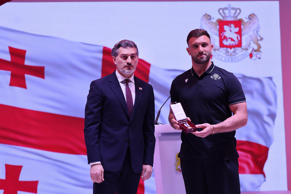 მიხეილ ყაველაშვილმა მორაგბეთა ეროვნული ნაკრების წევრები და რაგბის კავშირის წარმომადგენლები ღირსების ორდენებით და ღირსების მედლებით დააჯილდოვა