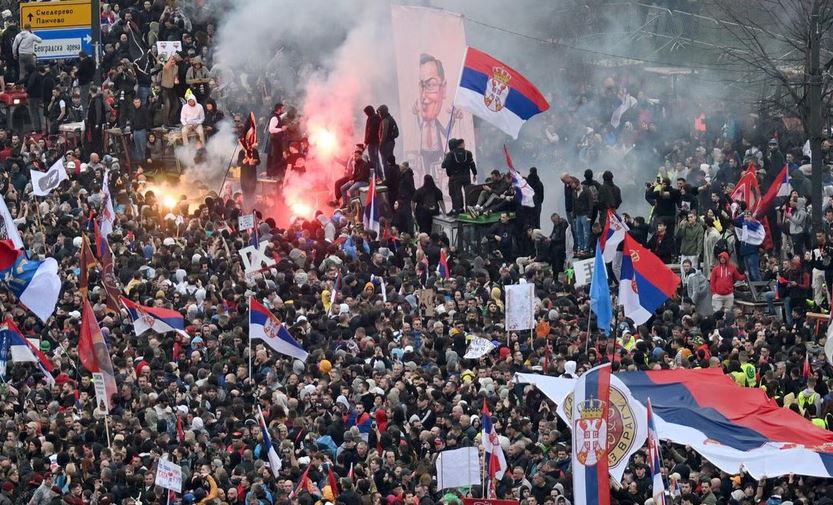 სერბეთის ვიცე-პრემიერი აცხადებს, რომ ხელისუფლებას თვეების განმავლობაში მიმდინარე საპროტესტო აქციების ჩახშობაში რუსი ჯაშუშები ეხმარებოდნენ