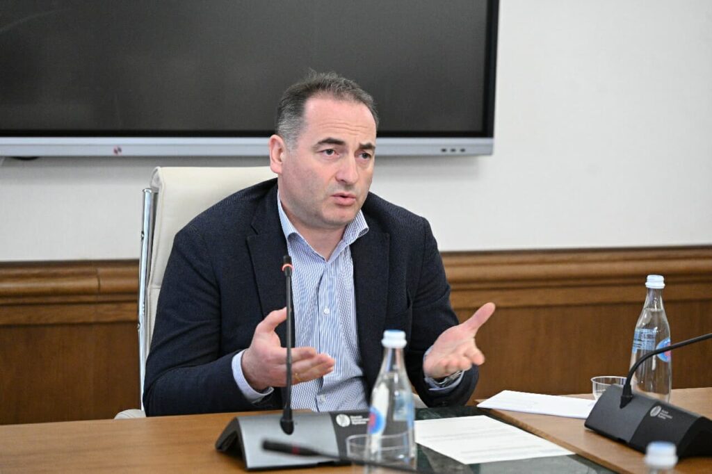 თეა წულუკიანმა დავით კვაჭანტირაძეს მიმართა - სისხლის სამართლის ადვოკატი ვერ იტყვით, რომ არ იცოდით, რა ხდებოდა „ნაცმოძრაობის“ დროს ციხეში, ასეთ პირობებში პატიმარ ბესო ხარძიანს ესაუბრებით წილის გადაცემაზე