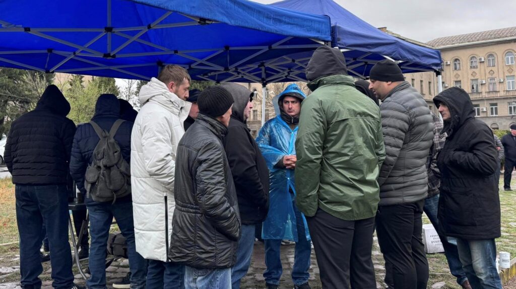 საქართველოს პროფკავშირთა გაერთიანებაში აცხადებენ, რომ უშედეგო მედიაციის შემდეგ „რუსთავი ფოლადის“ დასაქმებულები გაიფიცნენ