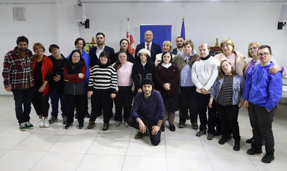 ლევან მგალობლიშვილის გადაწყვეტილებით ინტეგრირებულ თეატრს, „აზდაკის ბაღს“ აფხაზეთის სახელმწიფო თეატრის სტატუსი მიენიჭება