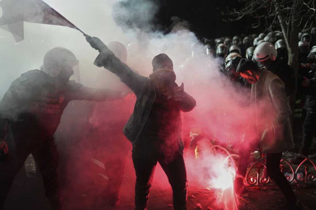 თურქეთის შინაგან საქმეთა მინისტრის ინფორმაციით, საპროტესტო აქციების დროს, ჯამში, 1 133 ადამიანია დაკავებული