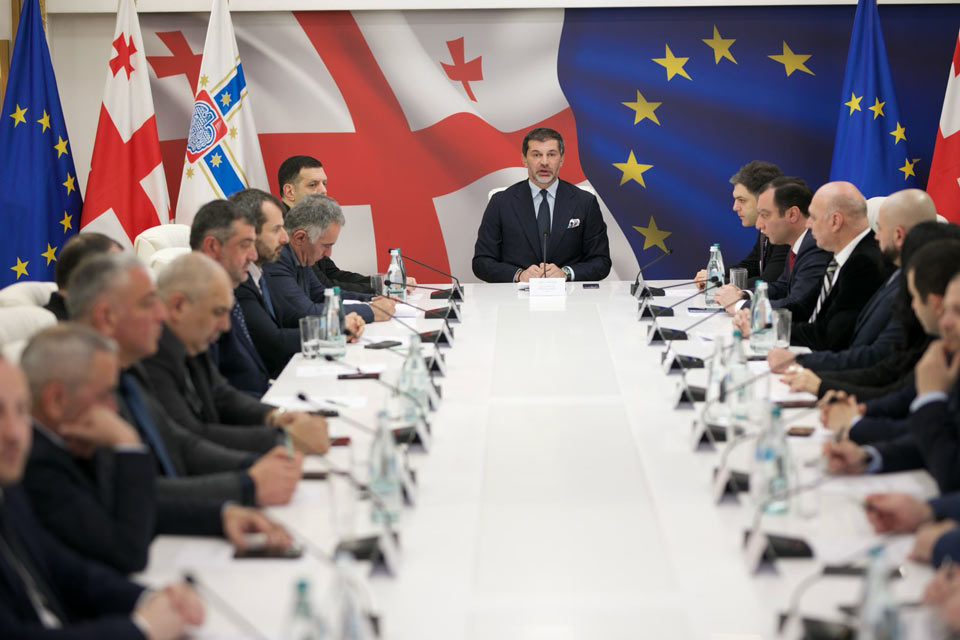 კოოპერატიული ბინათმშენებლობით დაზარალებული პირებისთვის მახათას მთის მიმდებარედ არსებულ მიწის ნაკვეთზე ინტერესთა გამოხატვა გამოცხადდა