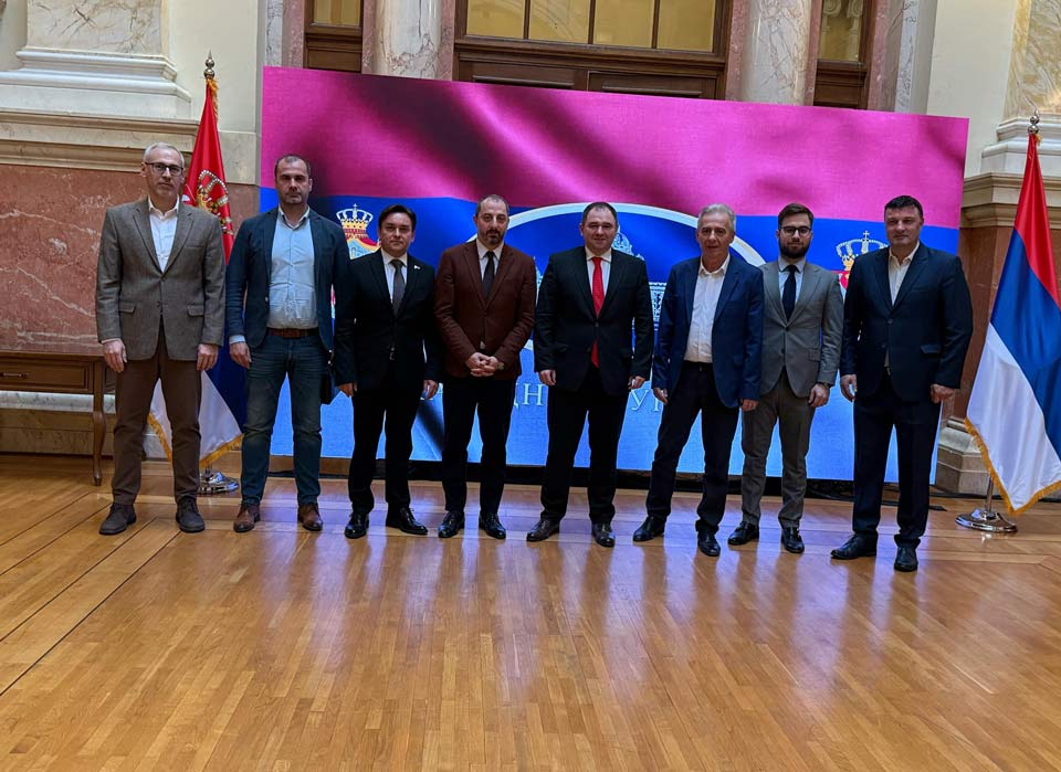 სერბეთის პარლამენტის თავდაცვის კომიტეტის თავმჯდომარის განცხადებით, მოხარულია, რომ საქართველოს საერთაშორისო სამართალზე ისეთივე ხედვა აქვს, როგორც სერბეთს, პატივს სცემს ყველა ქვეყნის ტერიტორიულ მთლიანობას