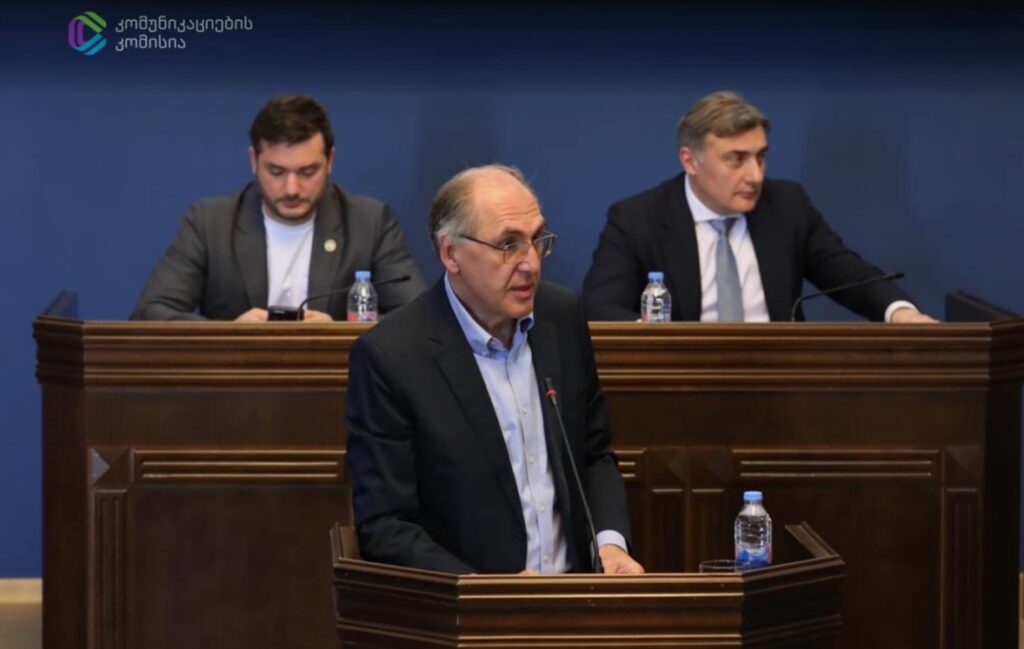 ვახტანგ აბაშიძე პარლამენტში მომხმარებელთა დაცვის შესახებ მოხსენებით წარდგა
