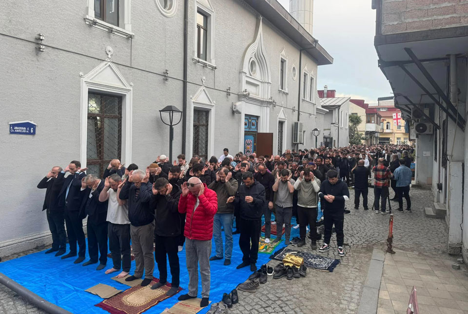ბათუმში ქართველმა მუსლიმებმა რამაზან ბაირამის დღესასწაული აღნიშნეს