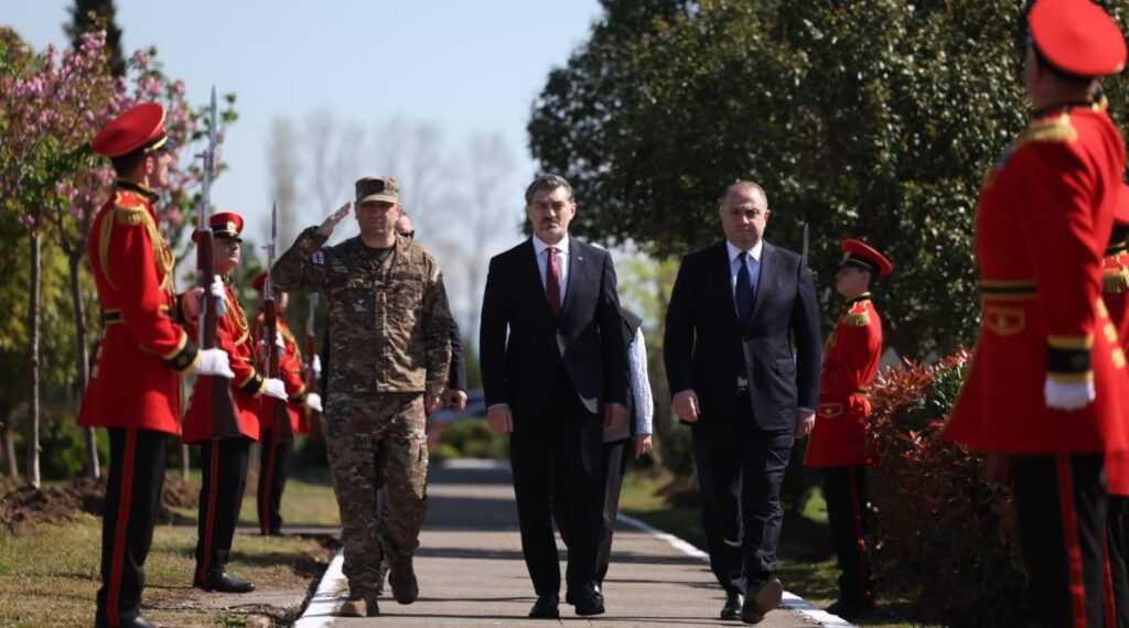 საქართველოს პრეზიდენტი თავდაცვის ძალების დასავლეთისა და აღმოსავლეთის სარდლობების დაარსების დღესთან დაკავშირებით სენაკის მე-2 ქვეით ბრიგადაში საზეიმო ღონისძიებას დაესწრო
