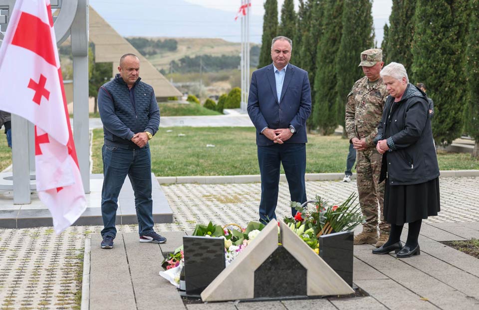 თავდაცვის მინისტრის მოადგილემ, გენშტაბის უფროსმა და თავდაცვის უწყების წარმომადგენლებმა არჩილ ტატუნაშვილის ხსოვნას პატივი მიაგეს