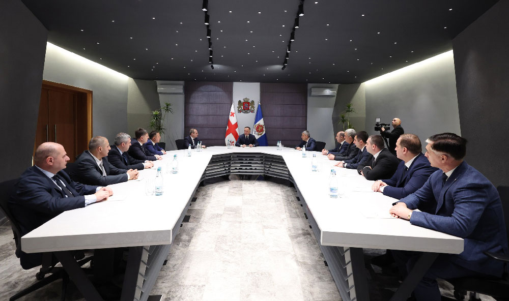 ვახტანგ გომელაურმა თბილისის პოლიციის დეპარტამენტის თანამშრომლებს ახალი უფროსი ლაშა გოგნიაშვილი წარუდგინა
