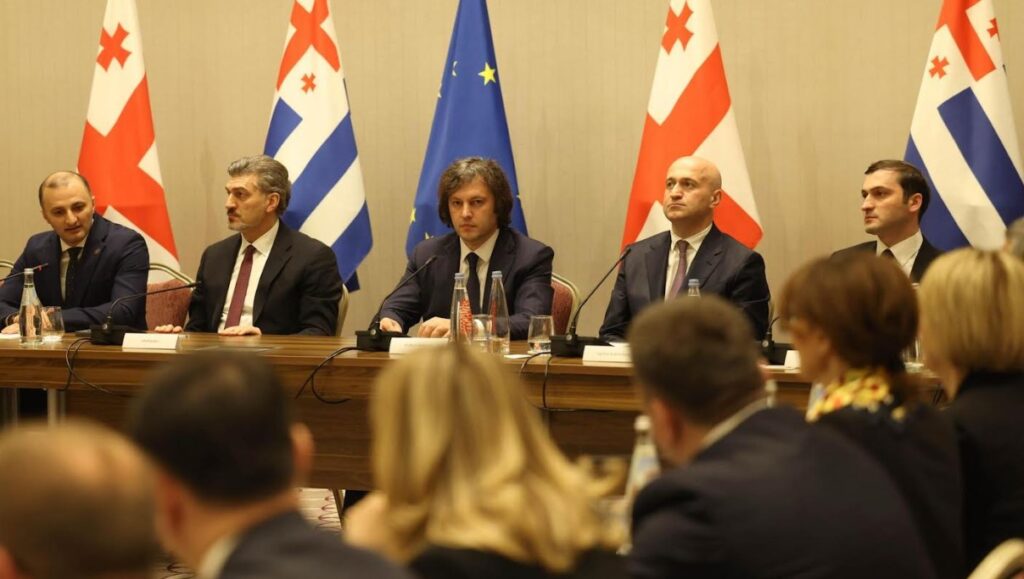 პრემიერ-მინისტრმა აჭარის ავტონომიური რესპუბლიკის მთავრობის ახალი თავმჯდომარე ადგილობრივი ხელისუფლების წარმომადგენლებს წარუდგინა