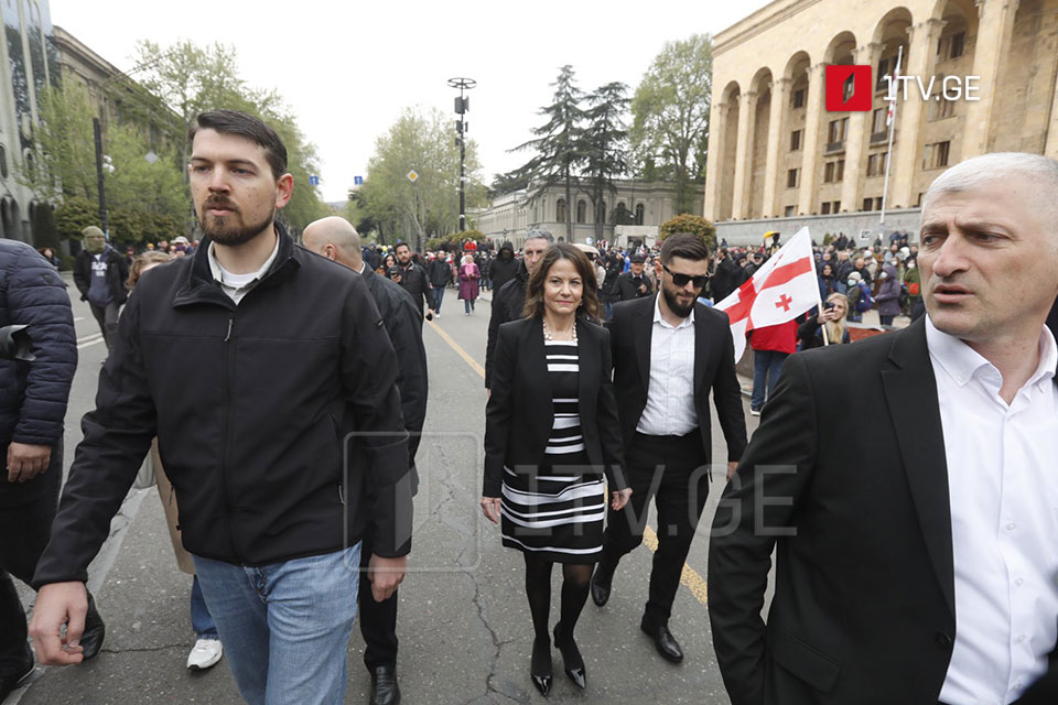 რობინ დანიგანმა 9 აპრილს დაღუპულთა ხსოვნას პატივი მიაგო