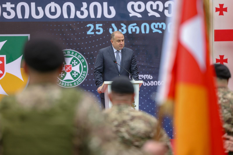 ირაკლი ჩიქოვანმა სამხედრო მოსამსახურეებს ლოგისტიკის დღე მიულოცა