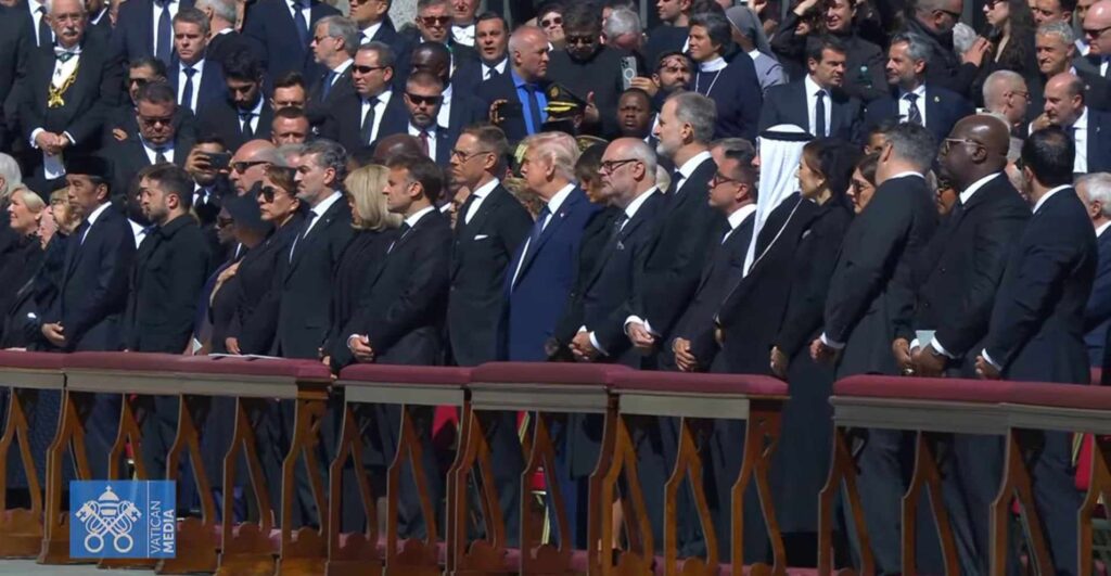 პრეზიდენტი მიხეილ ყაველაშვილი და საქართველოს ოფიციალური დელეგაცია რომის პაპის დაკრძალვაზე (ვიდეო)