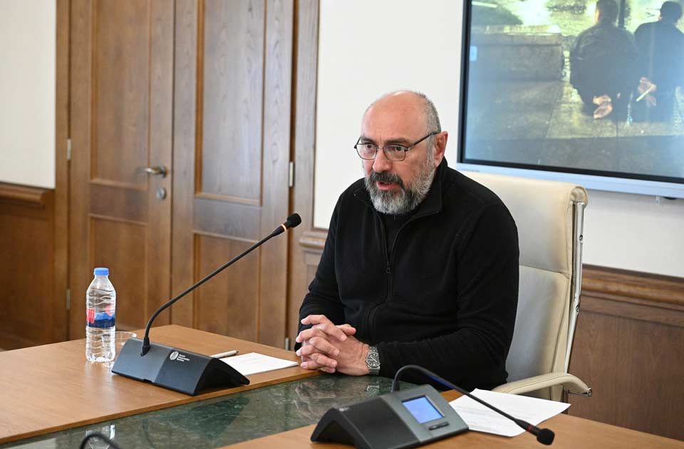 გიორგი აბდალაძე - საერთაშორისო მედიაში 2011 წლის 26 მაისის აქციის ფოტოები რომ დაიბეჭდა, აჩვენეს მაშინდელ ე.წ. აღმაშენებელს, მიშას ბრძანება გაუცია, რომ იმ დღეს ვინც იღებდა, ყველა ფოტოგრაფი დაიჭირეთო