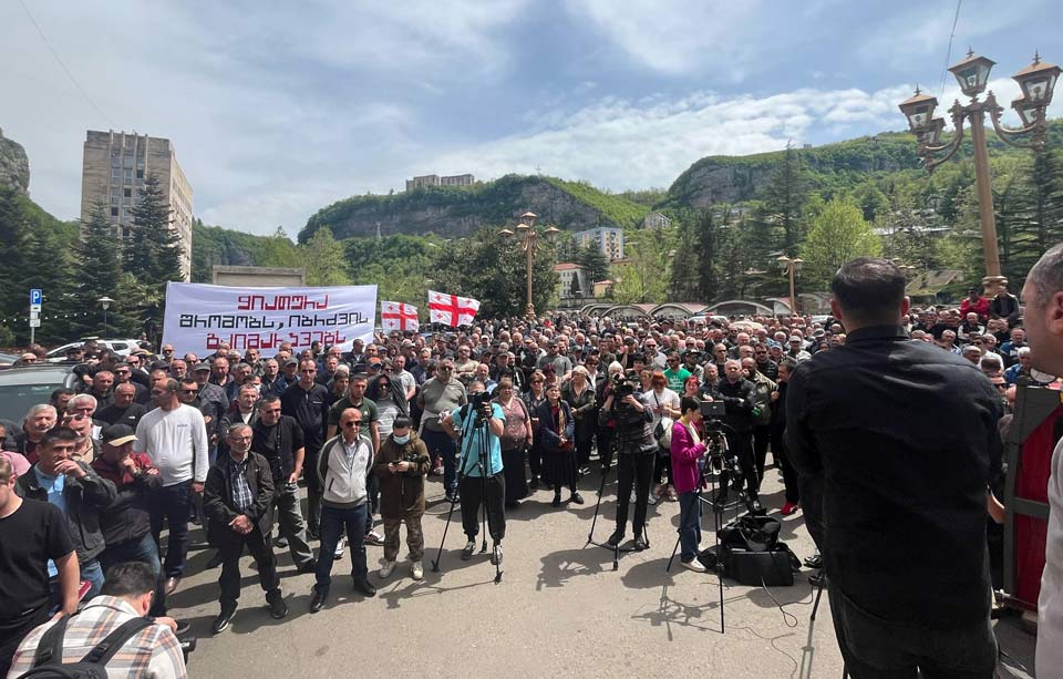 ჭიათურაში მაღაროელთა აქცია გრძელდება