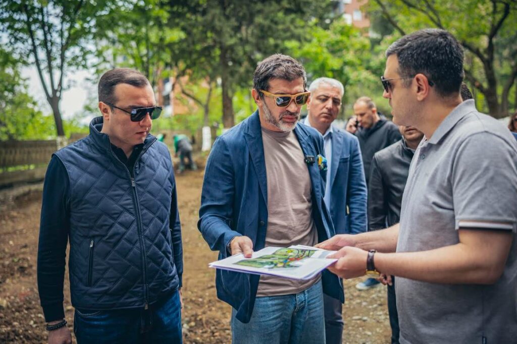 ყიფშიძის ქუჩაზე შარტავას სახელობის სკვერის რეაბილიტაცია დაიწყო